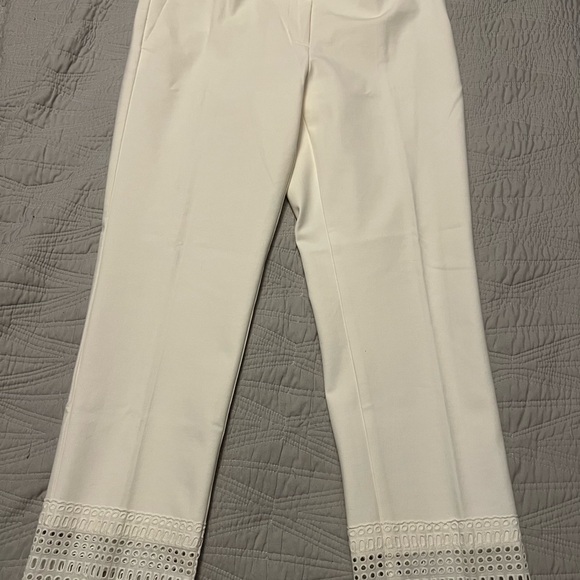 ANN TAYLOR WHITE PANTS WITH DETAIL SIZE 6. - Picture 14 of 14